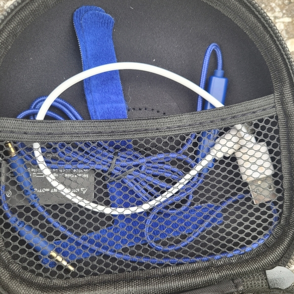 SIMOLIO Wireless Kids Headphones with Volume Isolation - Picture 4 of 6